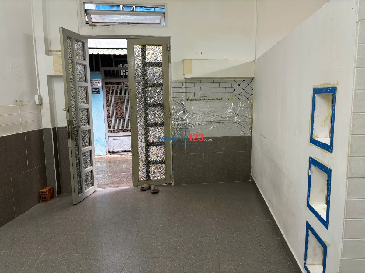 Cho thuê phòng trọ quận 4, sát trường học, chợ, Phường 4, Quận 4. Diện tích 22m2.