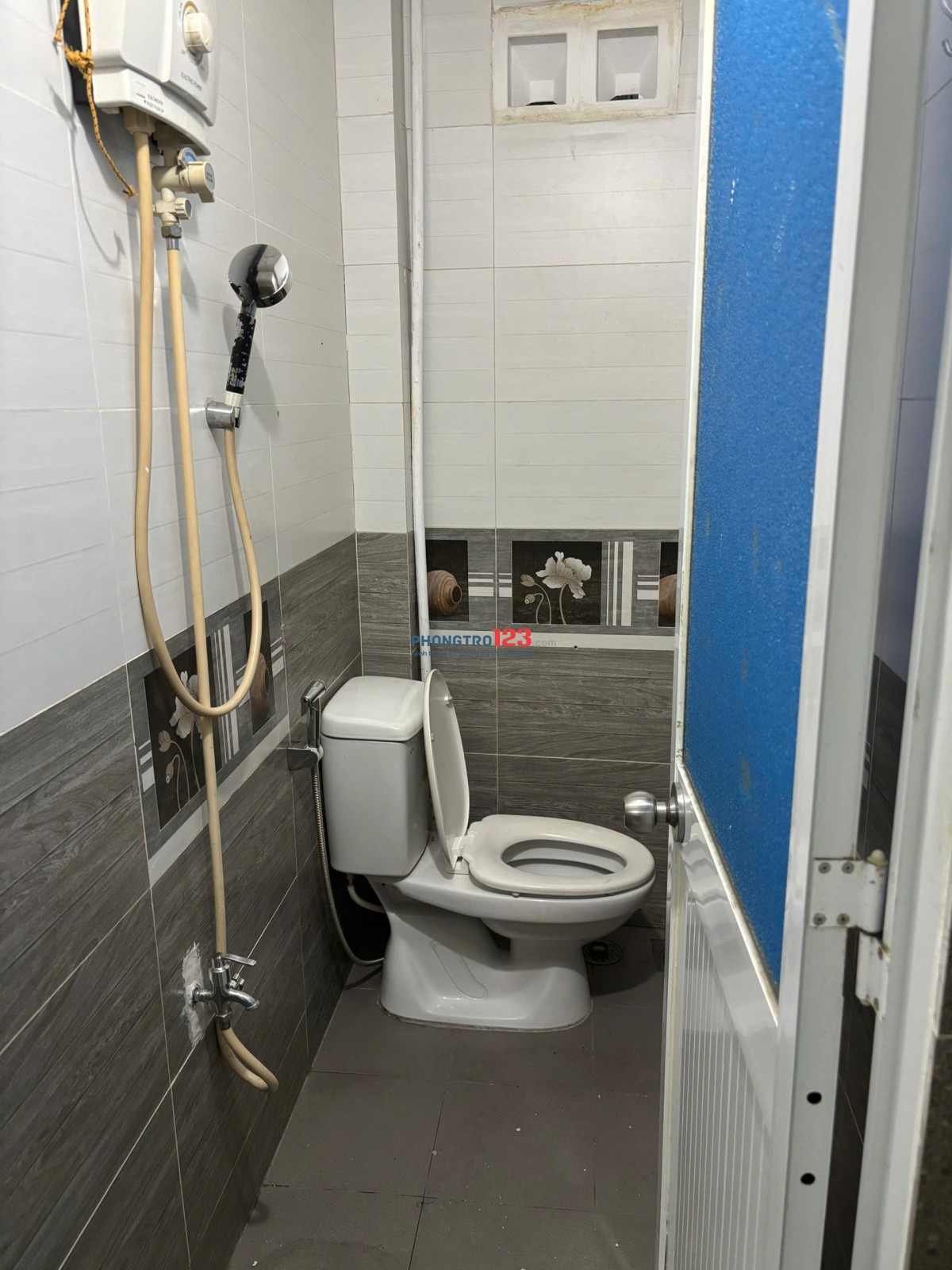 Cho thuê phòng trọ quận 4, sát trường học, chợ, Phường 4, Quận 4. Diện tích 22m2.