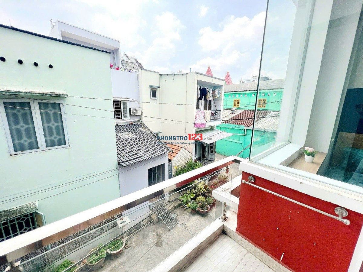 Cho thuê phòng có ban công gần Học Viện Hàng Không,chung cư Etown