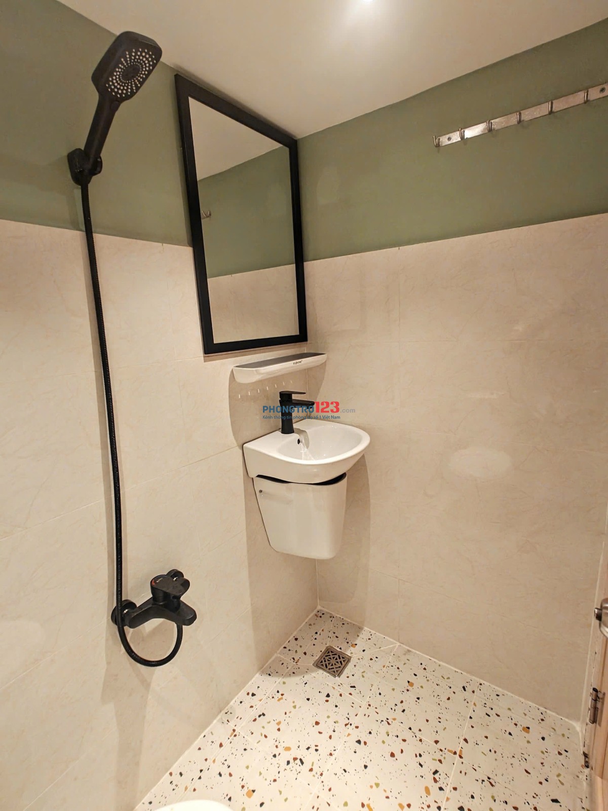 Cho thuê phòng có gác ban công đẹp xinh ngay mặt tiền Võ Văn Kiệt Q5 gần cầu chữ Y ĐH Y dược