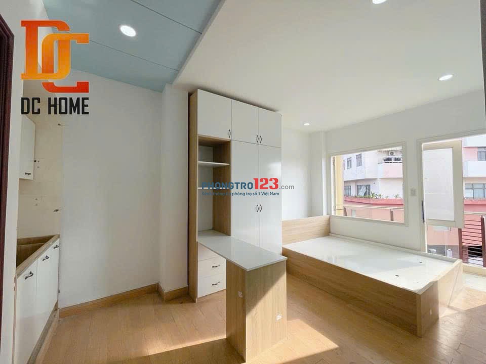  STUDIO BAN CÔNG SIÊU THOÁNG – TRƯỜNG SA, QUẬN 3 Địa chỉ: 972 Trường Sa, Q3