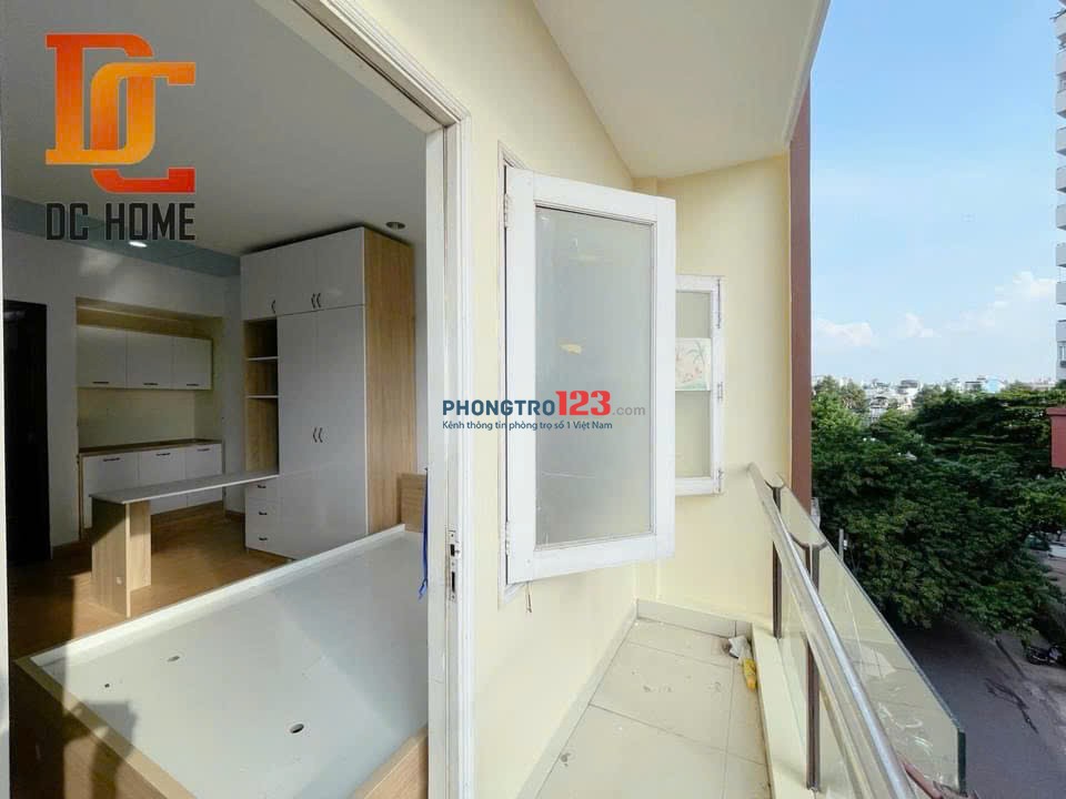  STUDIO BAN CÔNG SIÊU THOÁNG – TRƯỜNG SA, QUẬN 3 Địa chỉ: 972 Trường Sa, Q3