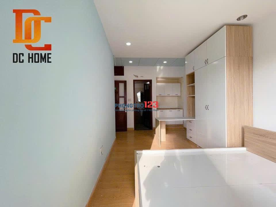  STUDIO BAN CÔNG SIÊU THOÁNG – TRƯỜNG SA, QUẬN 3 Địa chỉ: 972 Trường Sa, Q3