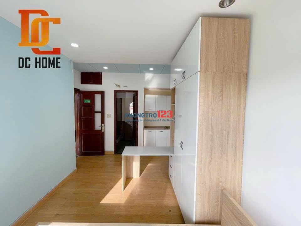  STUDIO BAN CÔNG SIÊU THOÁNG – TRƯỜNG SA, QUẬN 3 Địa chỉ: 972 Trường Sa, Q3
