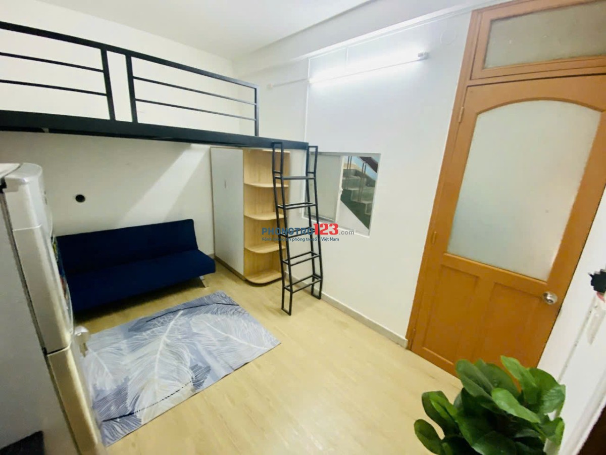 Ngay Ngã 4 Bảy Hiền - Đường Năm Châu