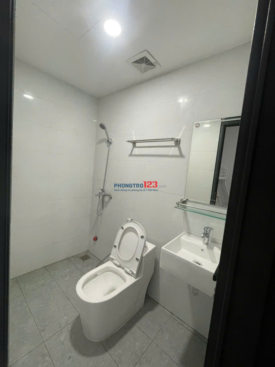 Cho thuê phòng mới khai trương 4tr đầy đủ nội thất, nhà vs + bếp riêng ở được ngay