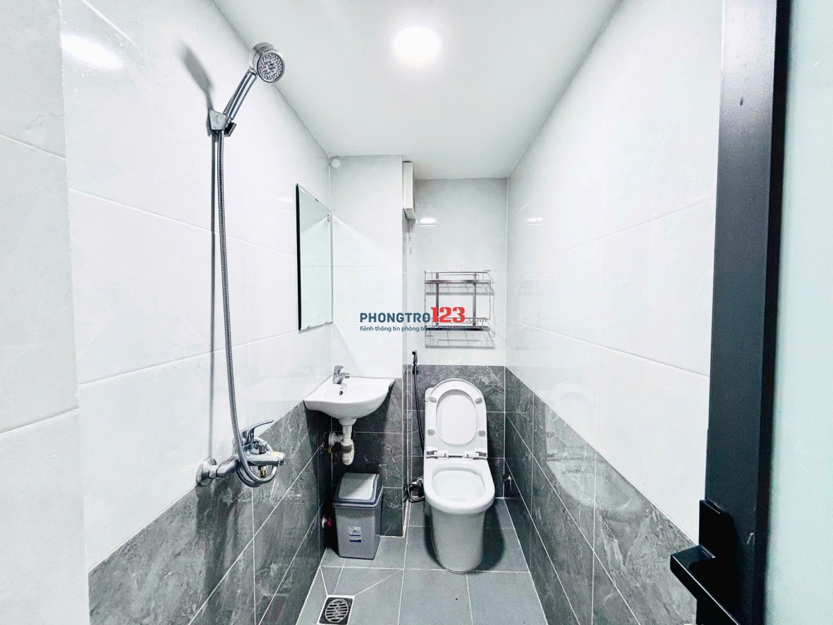  A51 Bạch Đằng – P2 – Tân BìnhNhà thang máy – nước nóng NLMT 