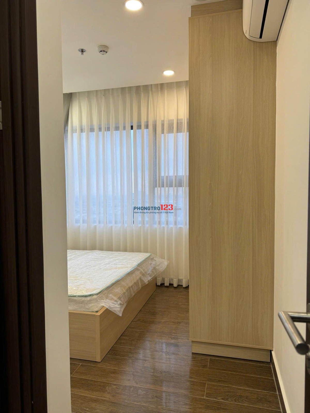 Chung cư Idico Tân Phú: Căn góc, 75m2,2p ngủ,Có nội thất, 10tr/th