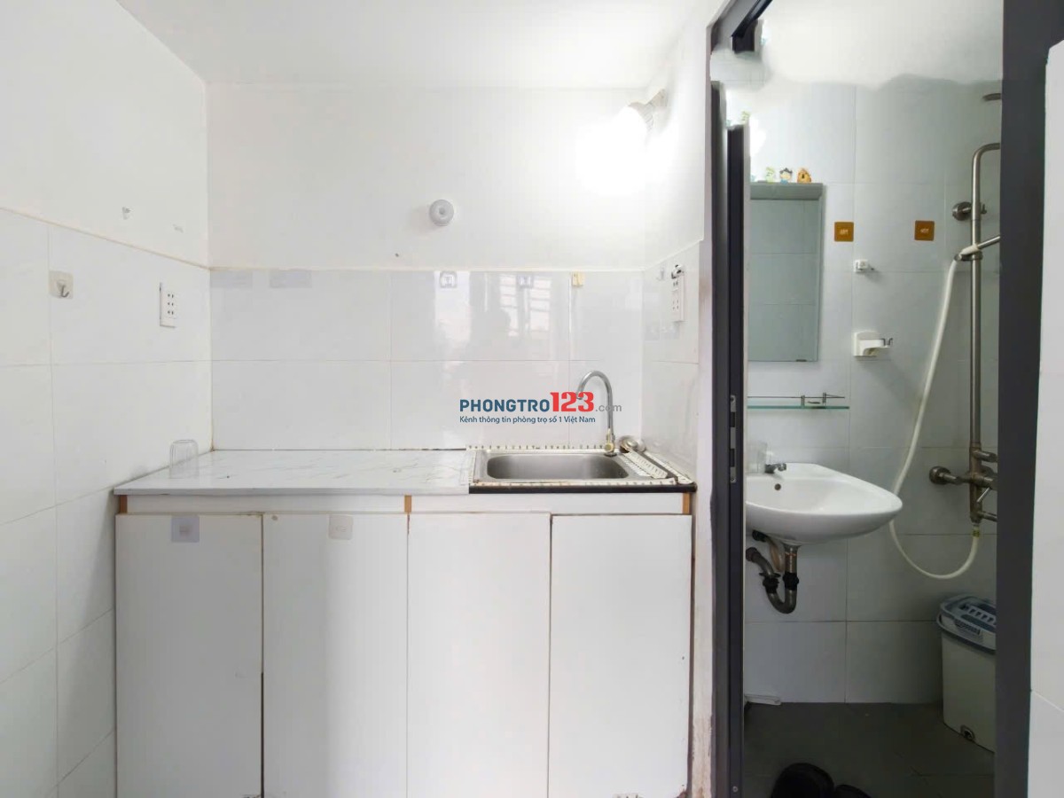 Cho Thuê Duplex - Ban Công Thoáng Mát - Ko Giới Hạn Người Ở - Gần Học Viện Hàng Ko Tân Bình