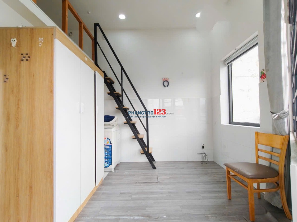 Cho Thuê Duplex - Ban Công Thoáng Mát - Ko Giới Hạn Người Ở - Gần Học Viện Hàng Ko Tân Bình