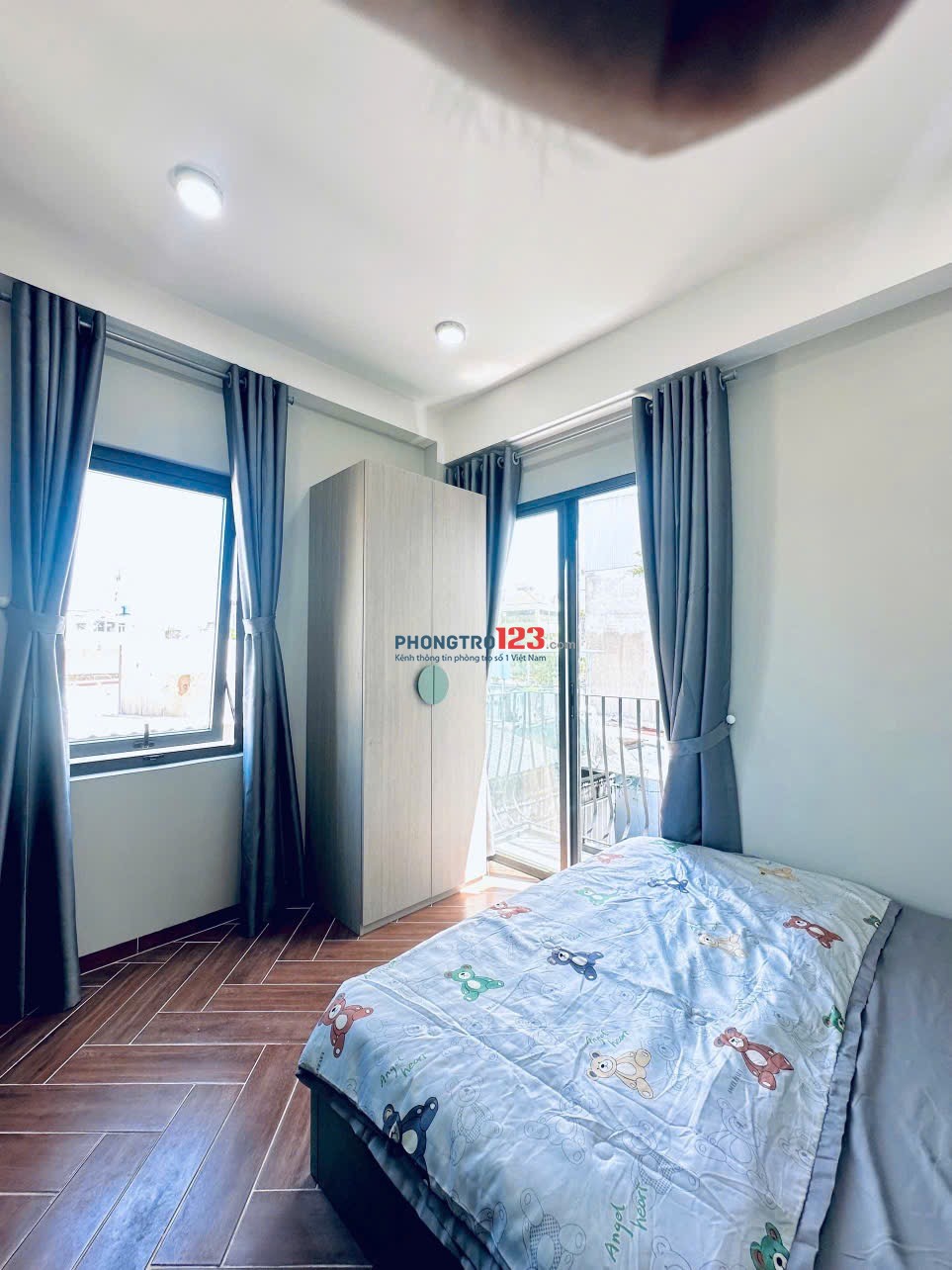 CĂN HỘ CỬA SỔ LỚN MÁY GIẶT RIÊNG GẦN HÀNG XANH GIÁP QUẬN 1, PHÚ NHUẬN !!!