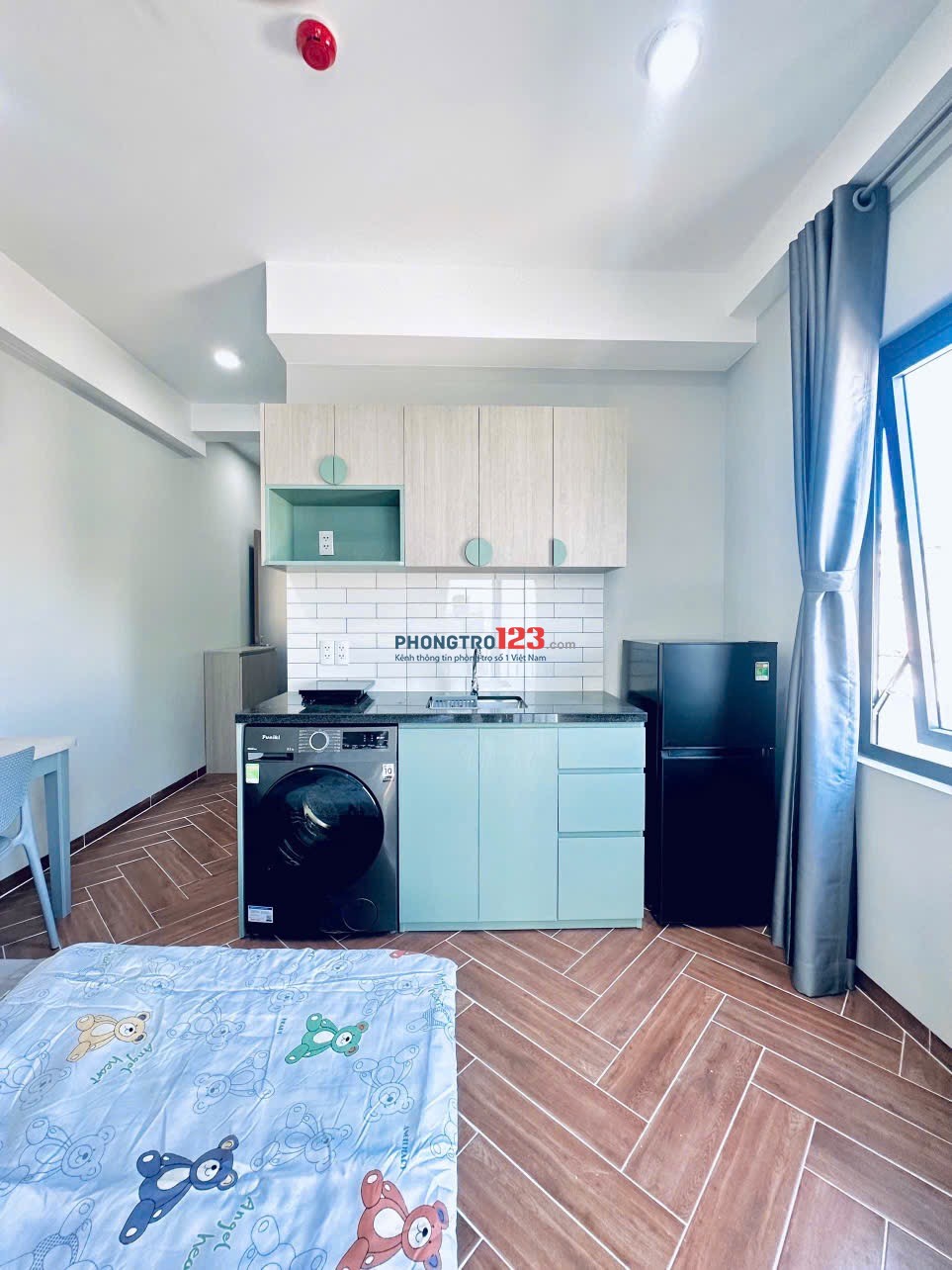 CĂN HỘ CỬA SỔ LỚN MÁY GIẶT RIÊNG GẦN HÀNG XANH GIÁP QUẬN 1, PHÚ NHUẬN !!!