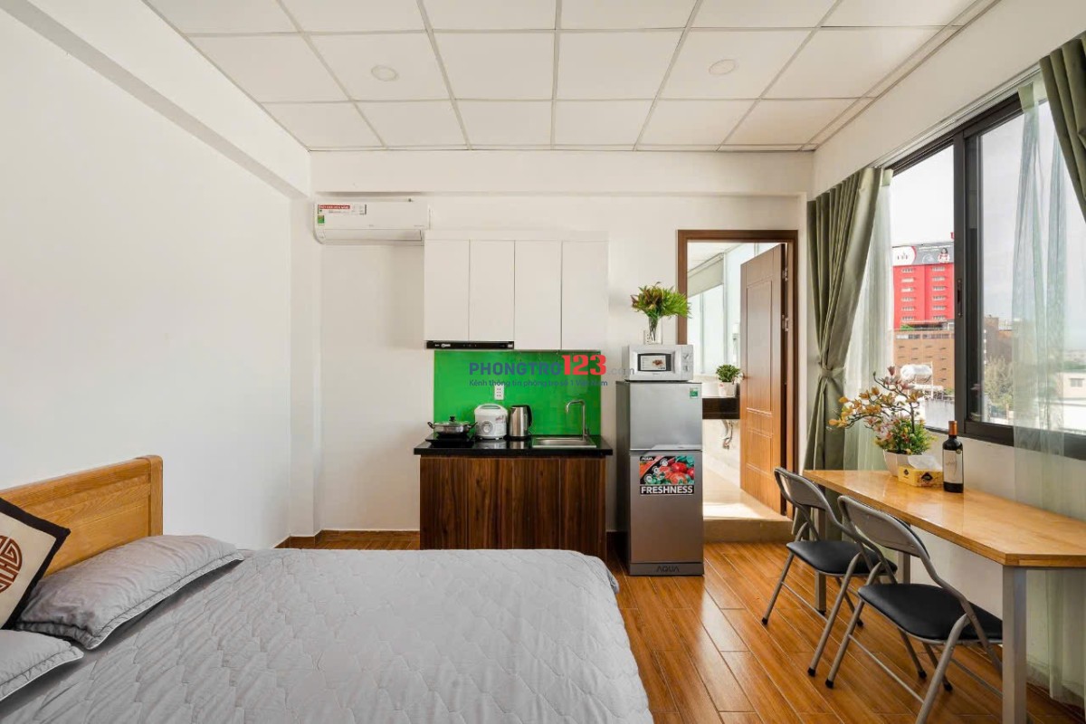  CĂN HỘ CỬA SỔ LỚN MÁY GIẶT RIÊNG GẦN HÀNG XANH GIÁP QUẬN 1, PHÚ NHUẬN !!!