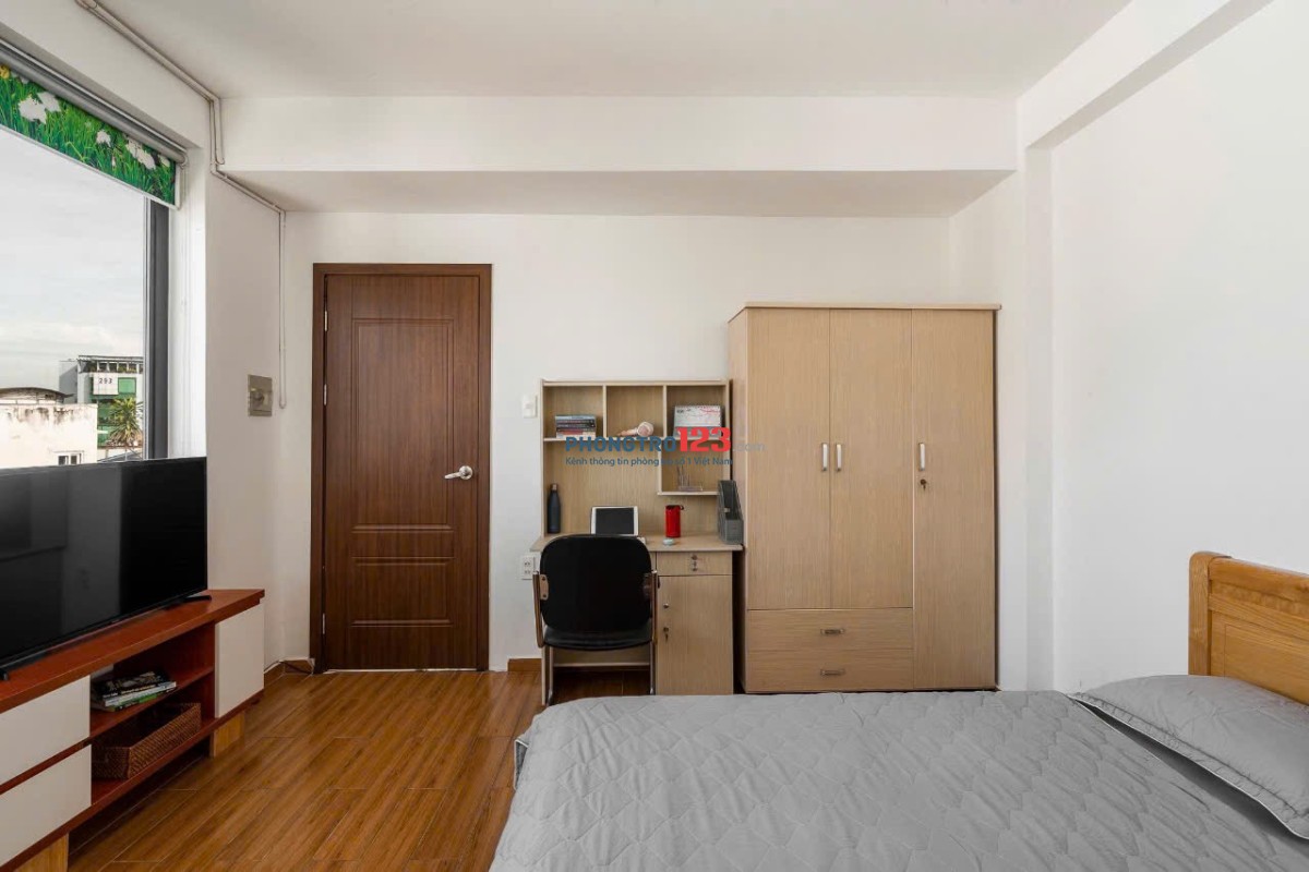  CĂN HỘ CỬA SỔ LỚN MÁY GIẶT RIÊNG GẦN HÀNG XANH GIÁP QUẬN 1, PHÚ NHUẬN !!!