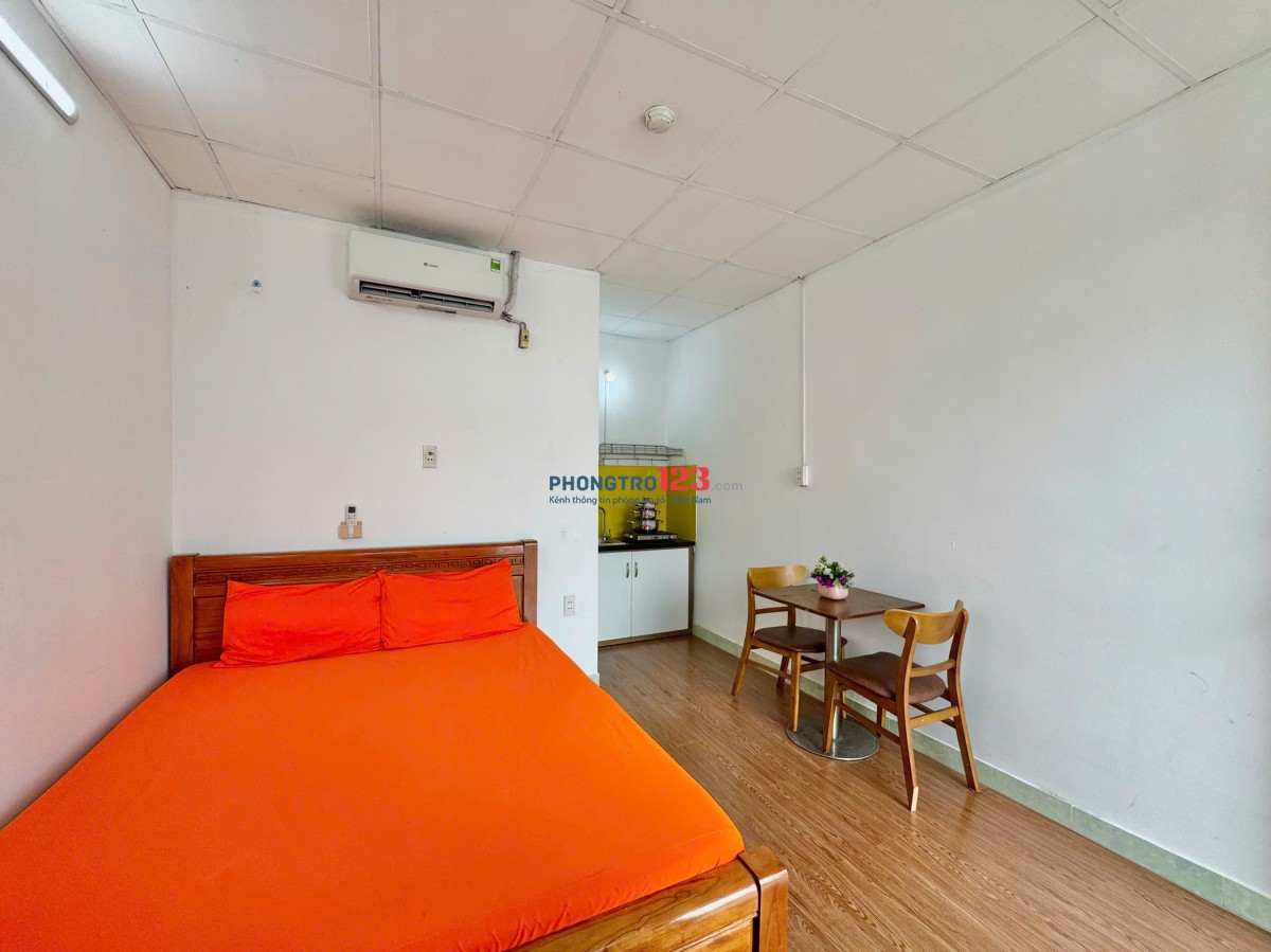 PHÒNG BAN CÔNG FULL TIỆN NGHI NGAY HÀNG XANH, NGUYỄN GIA TRÍ