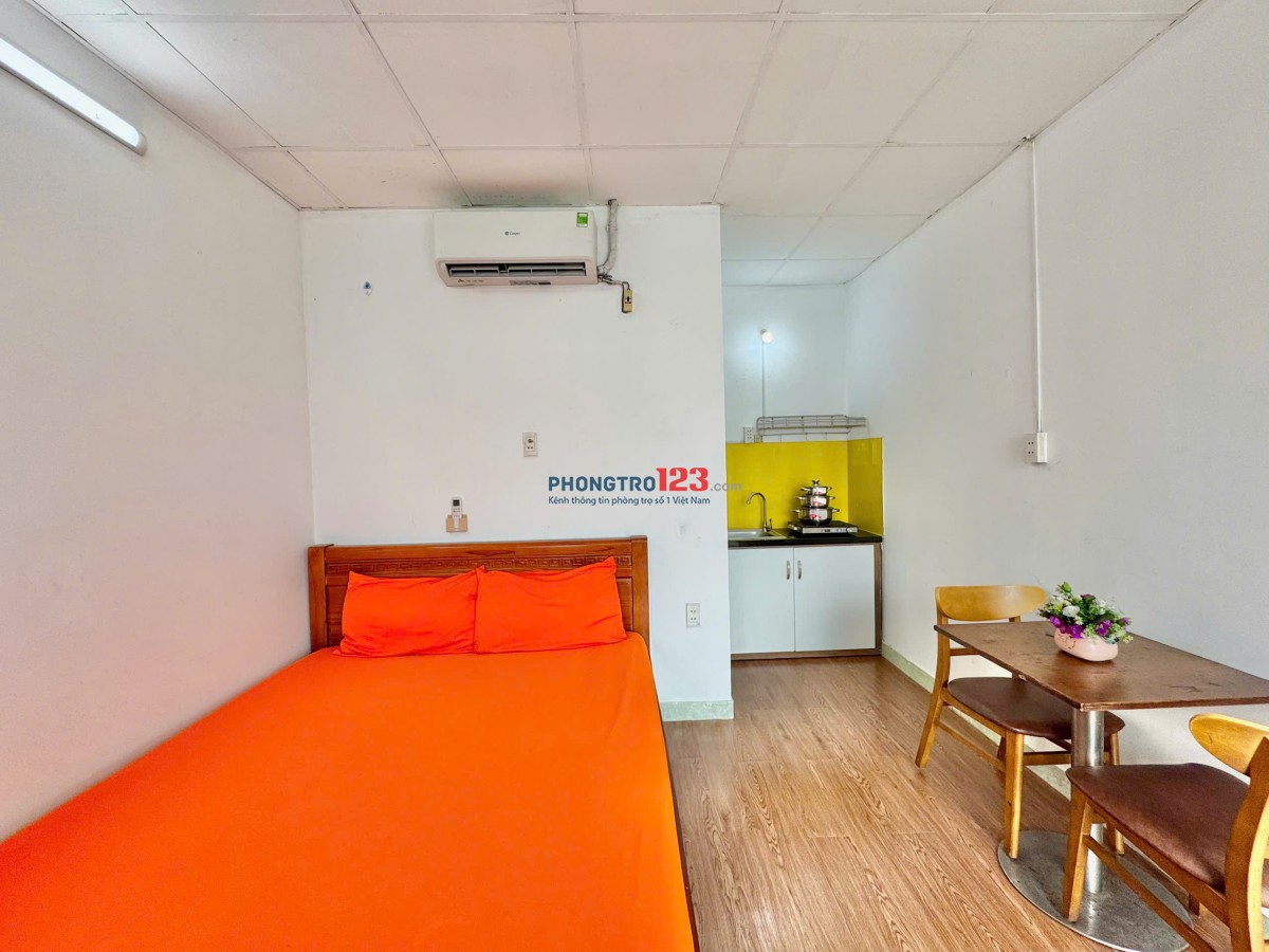 PHÒNG BAN CÔNG FULL TIỆN NGHI NGAY HÀNG XANH, NGUYỄN GIA TRÍ