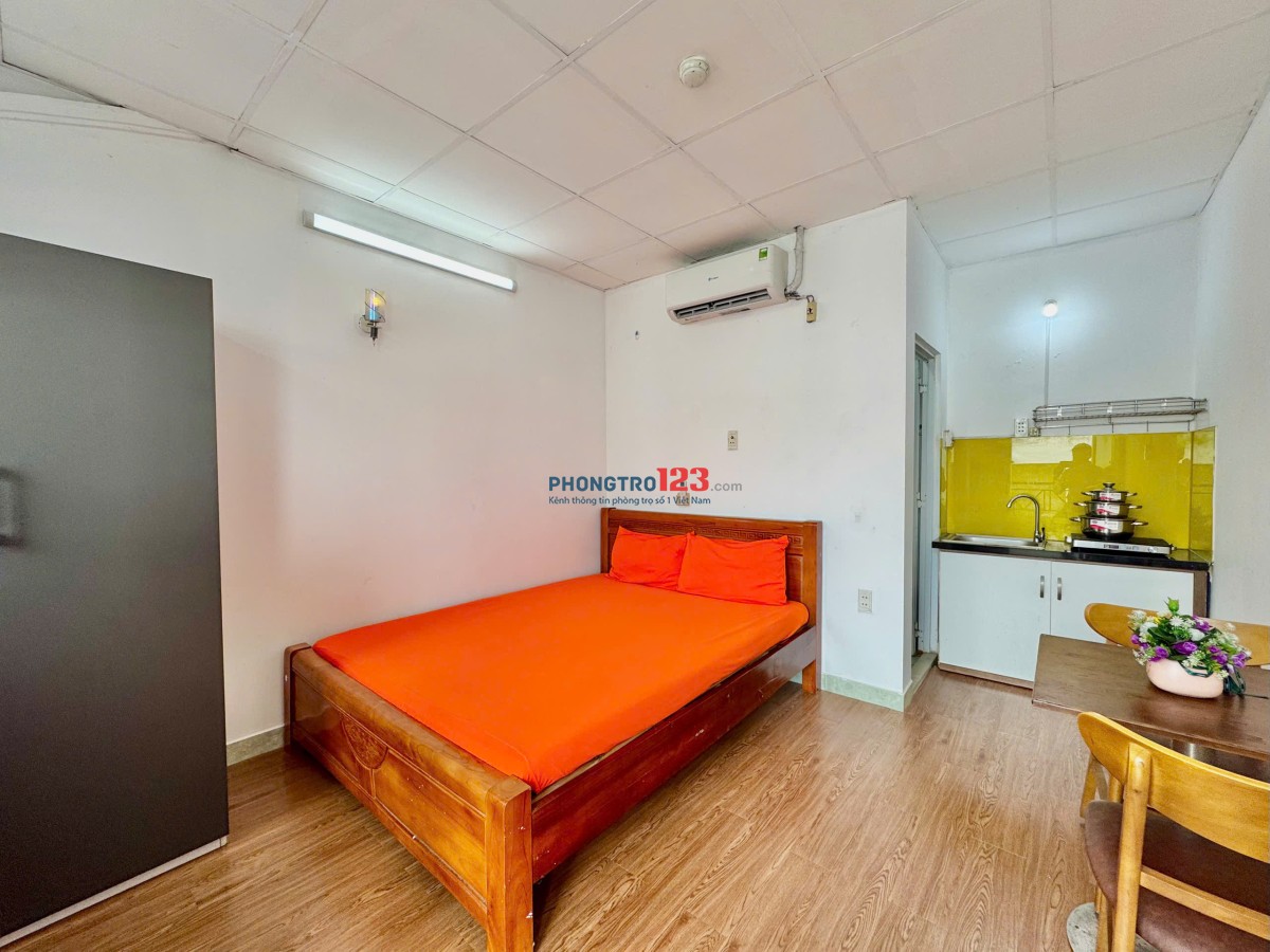 PHÒNG BAN CÔNG FULL TIỆN NGHI NGAY HÀNG XANH, NGUYỄN GIA TRÍ