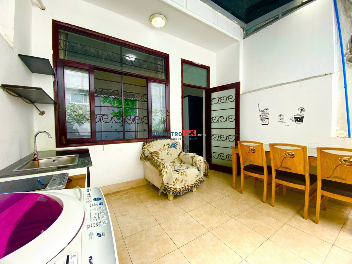 Cho thuê CHDV Full Nội thất ban công rộng rãi tiện ích, 6.1tr Ở Lý Chính Thắng.Trung tâm Sát Quận 1