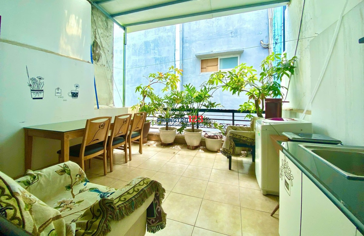 Cho thuê CHDV Full Nội thất ban công rộng rãi tiện ích, 6.1tr Ở Lý Chính Thắng.Trung tâm Sát Quận 1