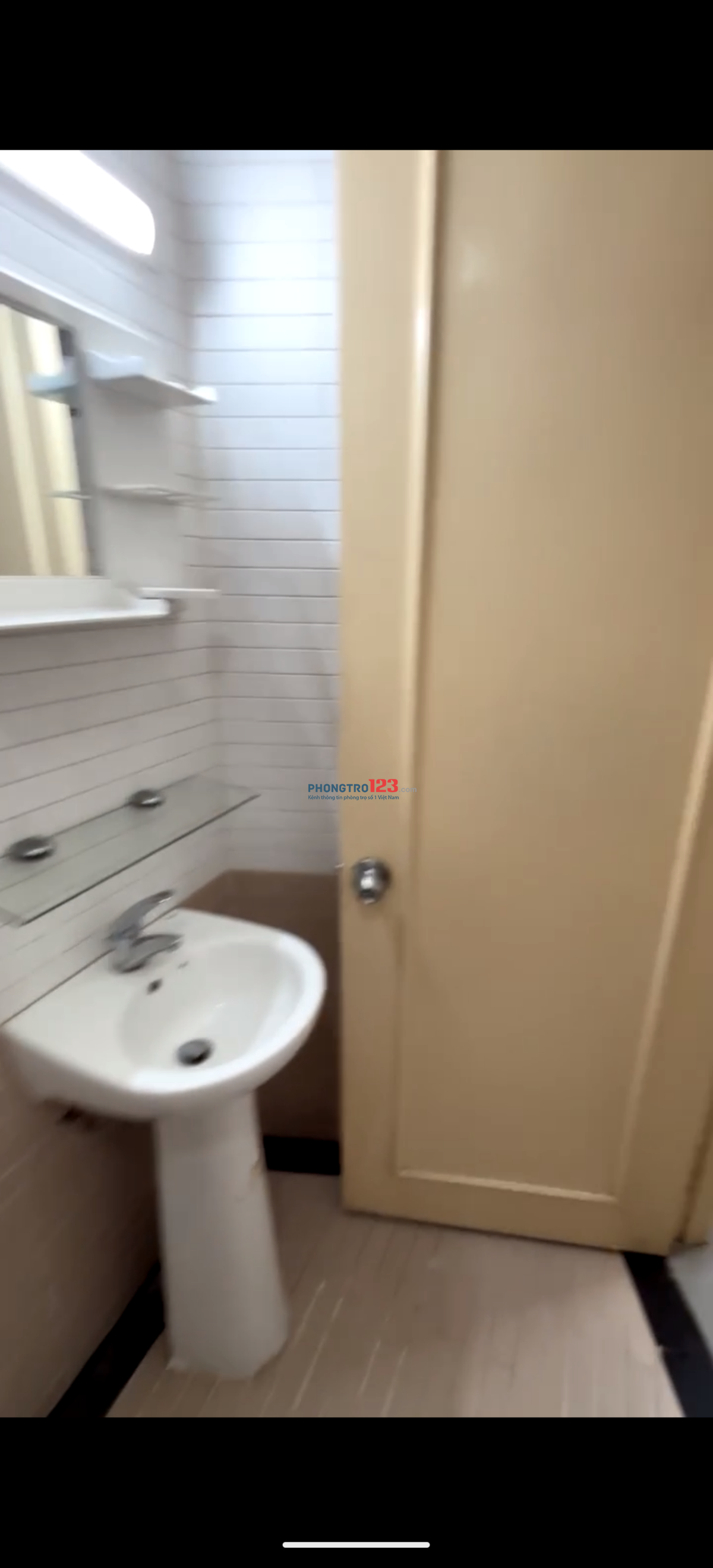 Cho thuê ChDV Phạm Viết Chánh Q1. Phòng rộng 5.5 tr. Tách bến tiện nghi. Có bồn tắm.