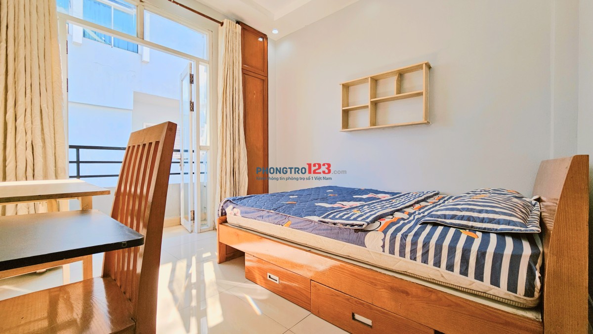 Phòng full nội thất cao cấp, ban công to, ngay Hàng Xanh, Bình Thạnh