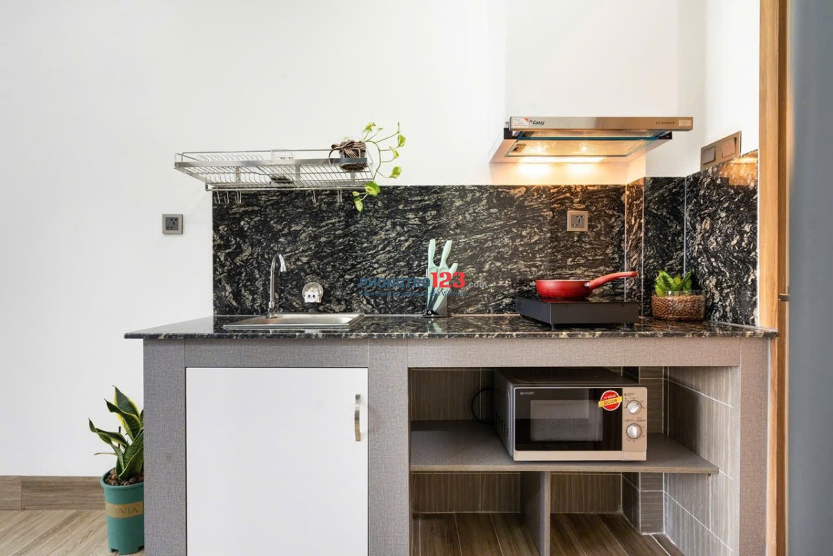 CHO THUÊ CHDV 40m2 FULL NỘI THẤT BAN CÔNG Ở ĐƯỜNG D5 Q. BÌNH THẠNH