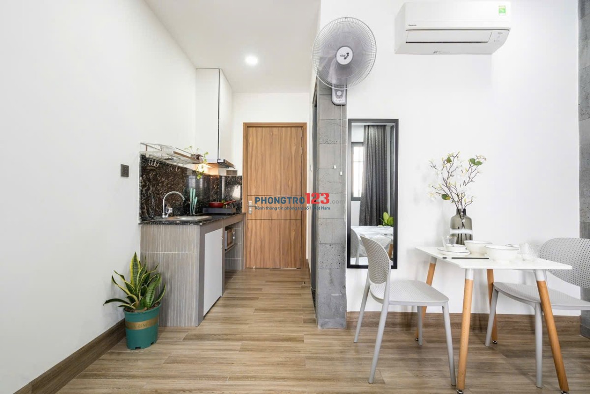 CHO THUÊ CHDV 40m2 FULL NỘI THẤT BAN CÔNG Ở ĐƯỜNG D5 Q. BÌNH THẠNH