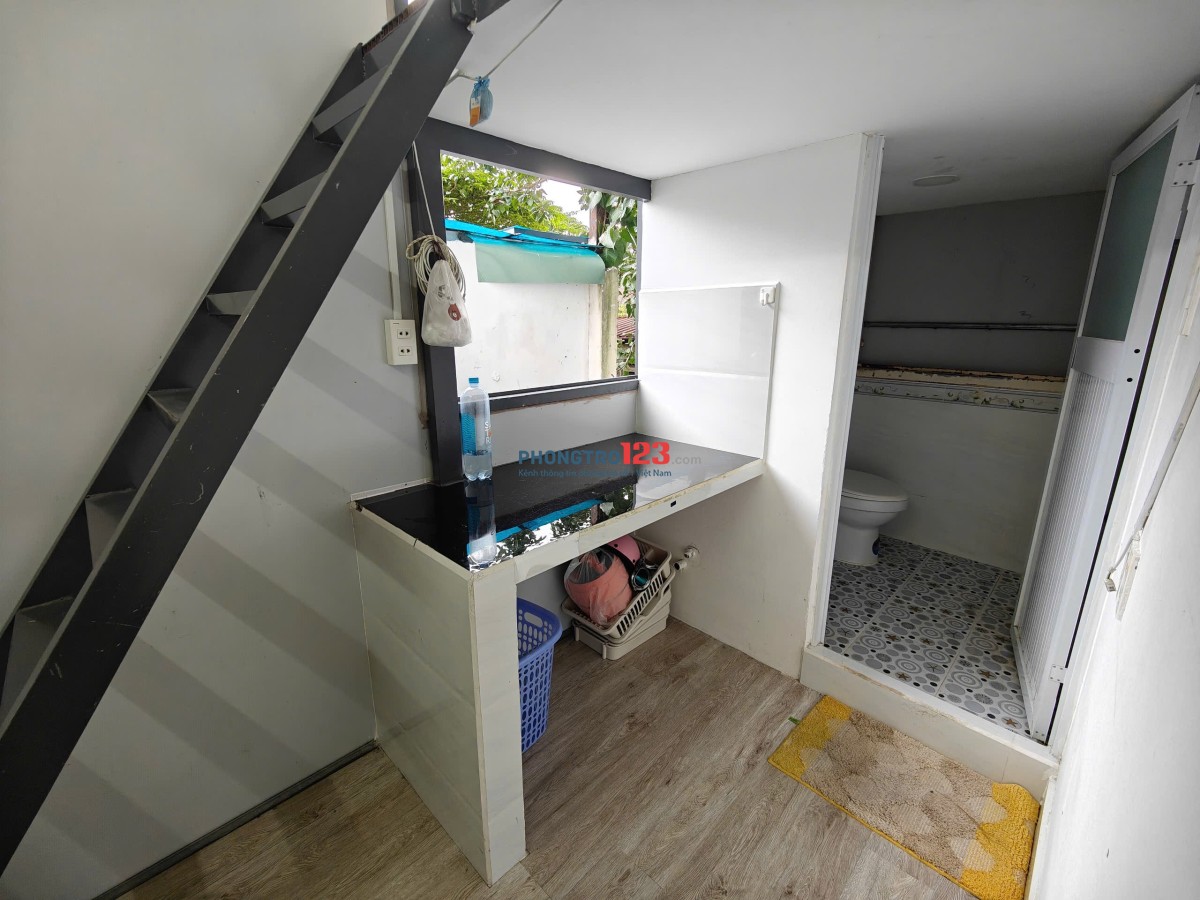 Phòng gác có cửa sổ cực chill Ánh sáng chiếu vào ưu đãi cho sinh viên nha