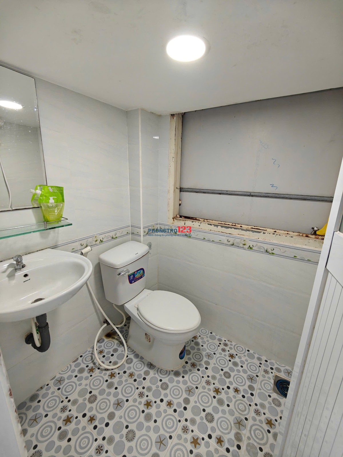 Phòng gác có cửa sổ cực chill Ánh sáng chiếu vào ưu đãi cho sinh viên nha