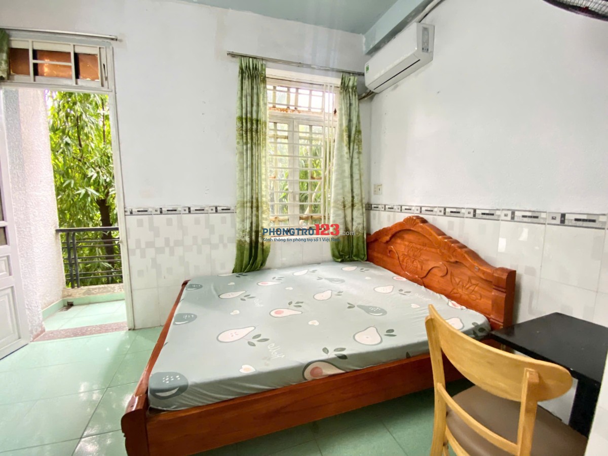 Ban công thoáng mát, đầy đủ tiện nghi giá rẻ