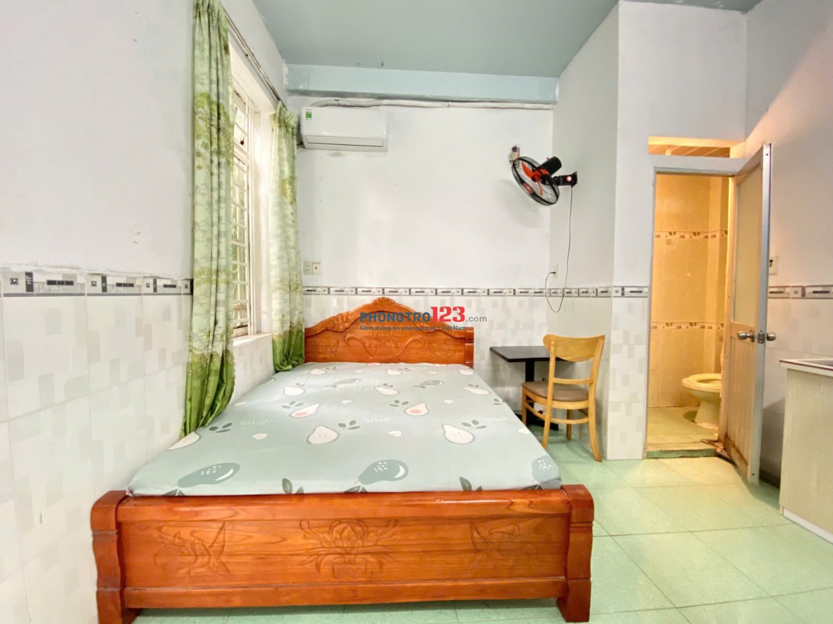 Ban công thoáng mát, đầy đủ tiện nghi giá rẻ