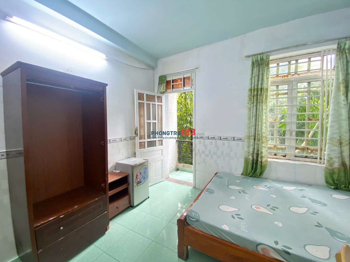 Ban công thoáng mát, đầy đủ tiện nghi giá rẻ