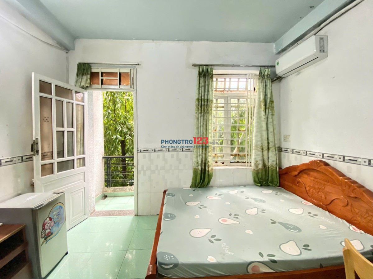 Ban công thoáng mát, đầy đủ tiện nghi giá rẻ