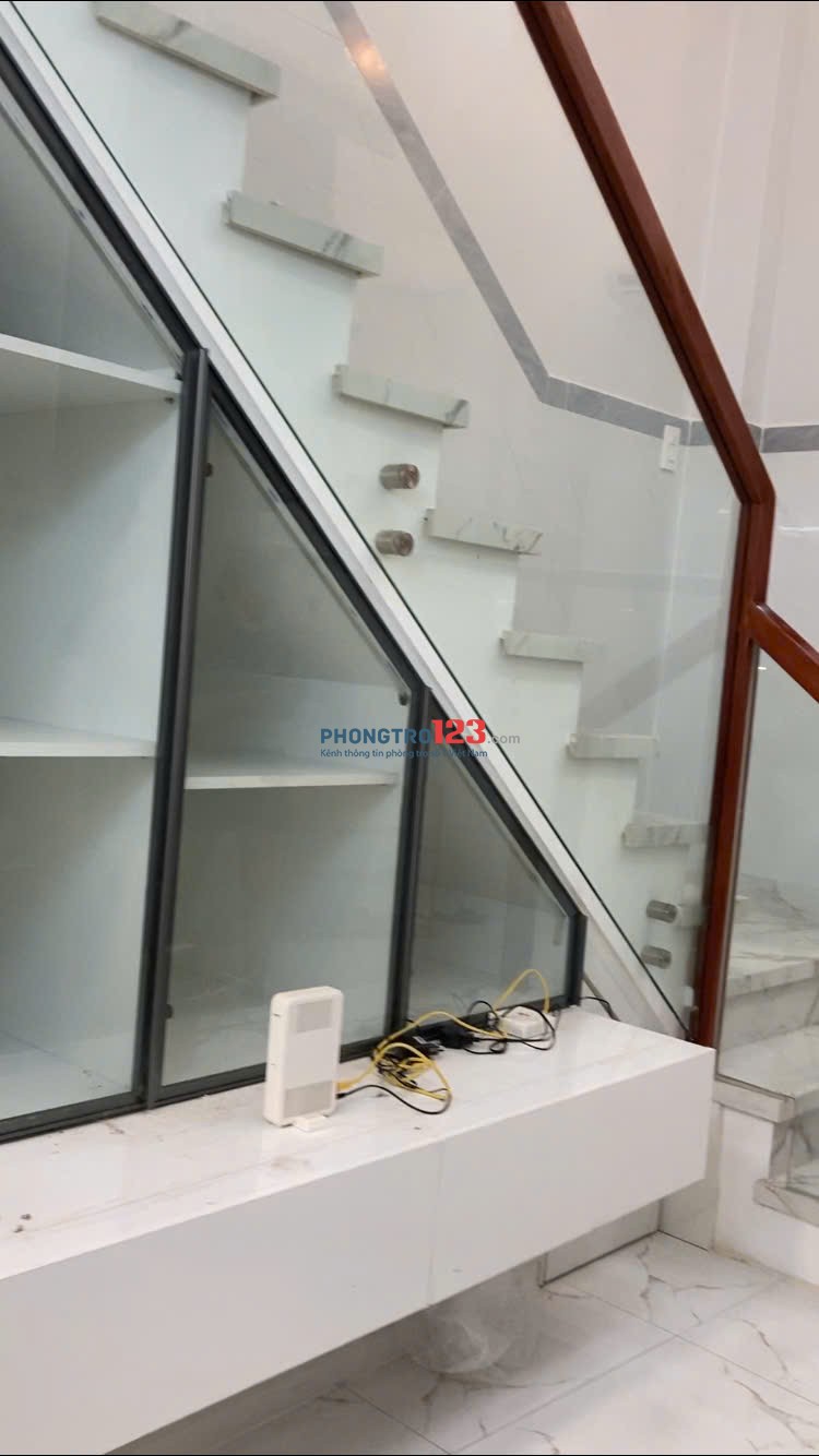 Cho 2 nữ thuê ở ghép chung (nhà 2 tầng có 3 phòng ngủ, mỗi người 1 phòng)