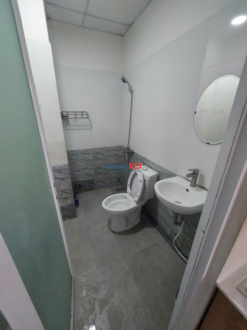 Chính chủ: Cho thuê Phòng trọ Ban côngGiờ tự do địa chỉ: 451/36/2 Tô Hiến Thành, P14, Q10.