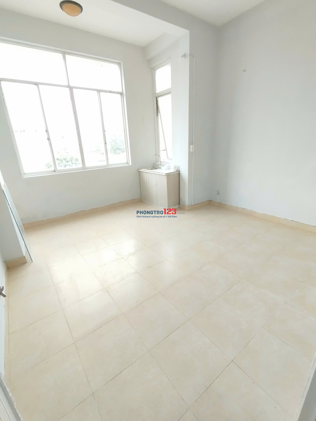 Phòng máy lạnh 50m2. Có 2pn. 1wc. Đường Tạ Quang Bửu P4 Q8