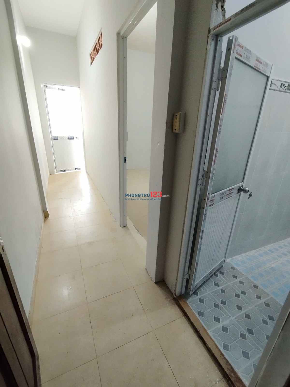 Phòng máy lạnh 50m2. Có 2pn. 1wc. Đường Tạ Quang Bửu P4 Q8