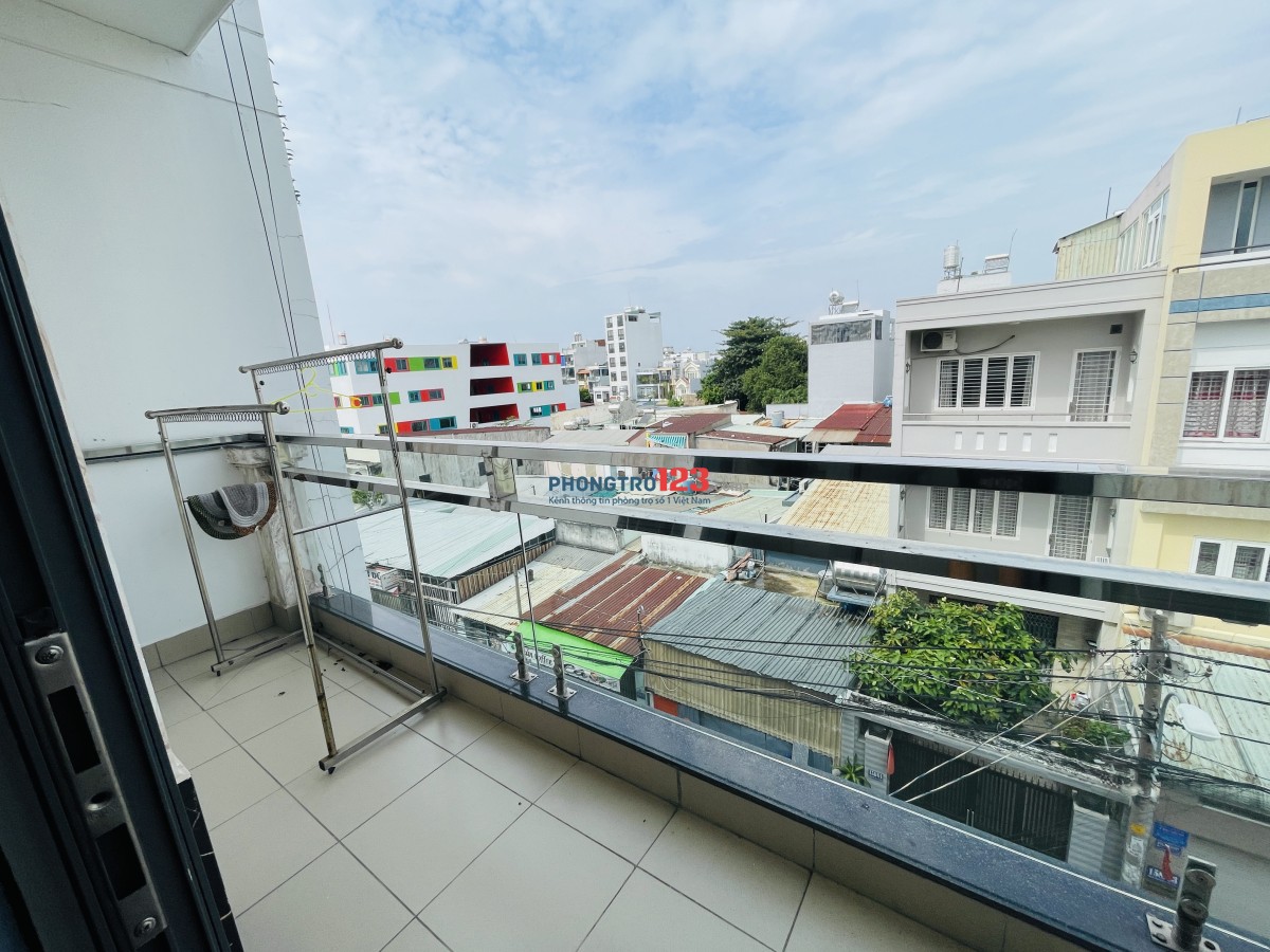 Phòng ban công Duplex gác rộng thoáng full nội thất