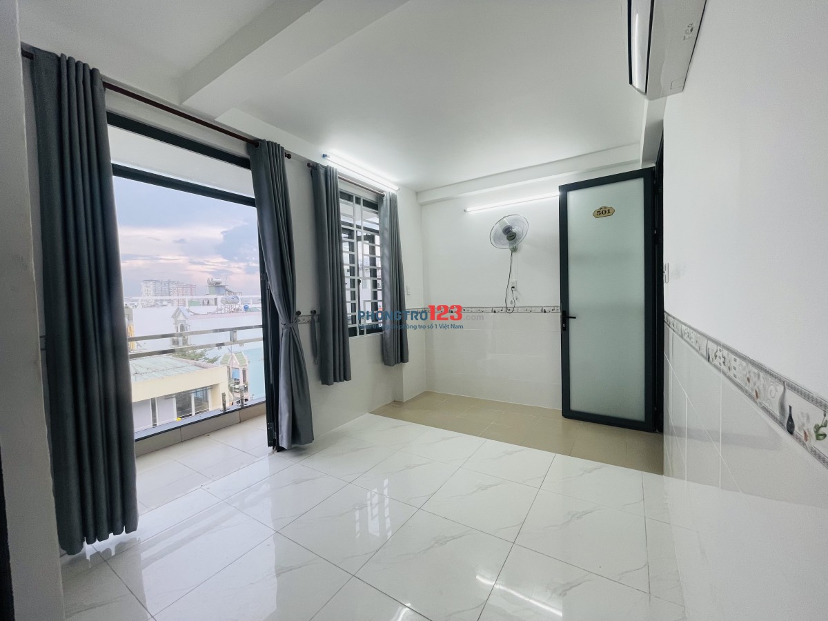 Phòng ban công Duplex gác rộng thoáng full nội thất