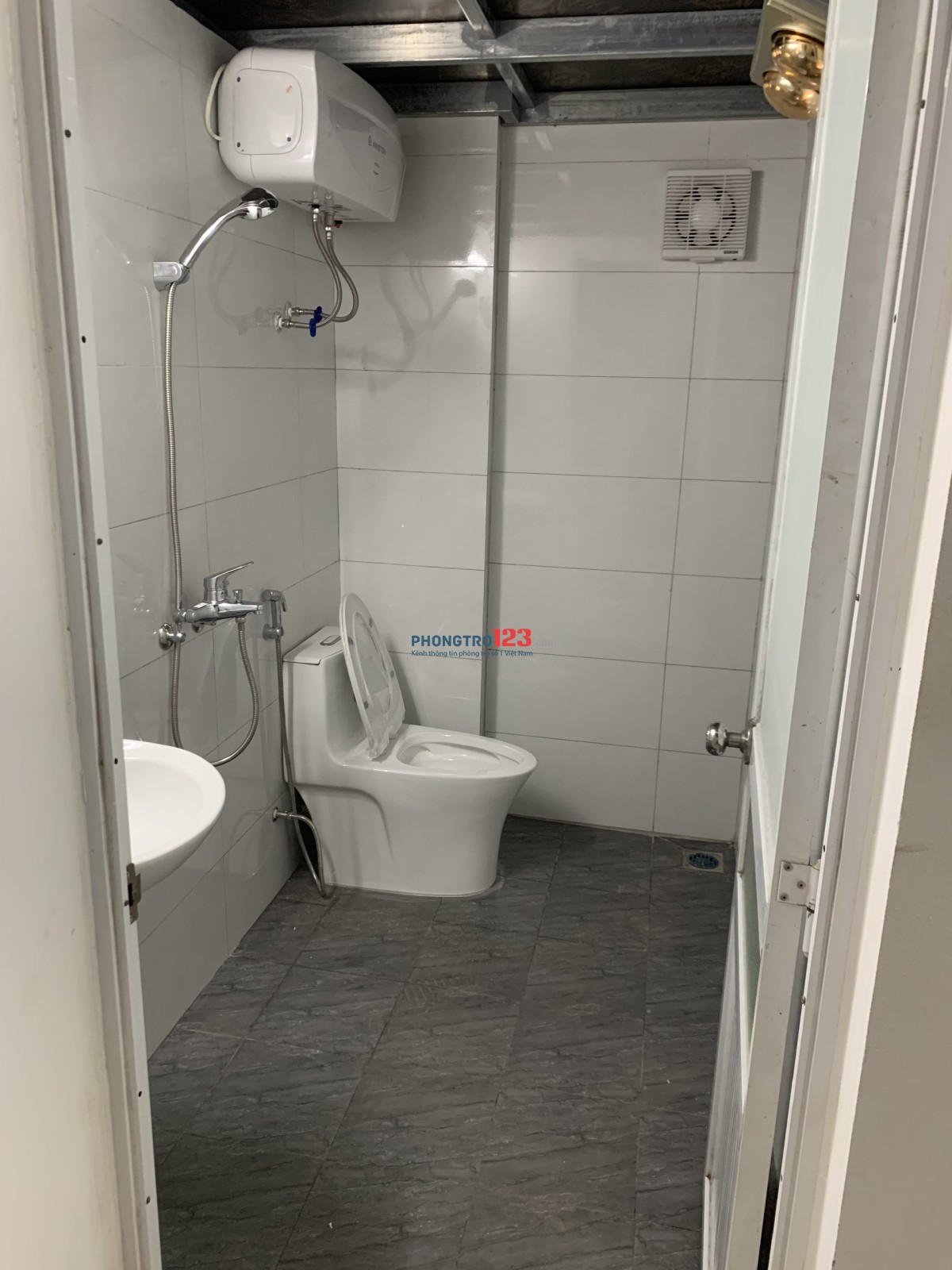 Cho thuê phòng trọ khép kín, S>30m2 tổng S>50m2 sân rộng