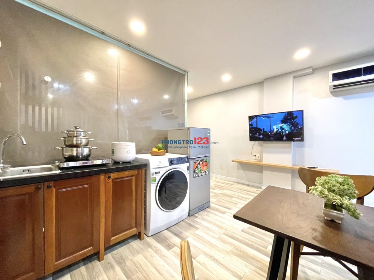 PHÒNG FULL NỘI THẤT SANG TRỌNG NGAY PHAN XÍCH LONG