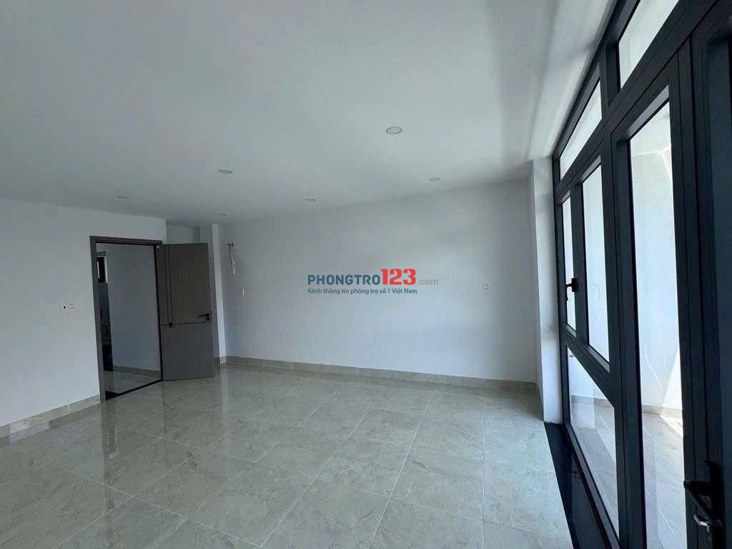 Cho thuê nhà mặt tiền đường Trường Sa Quận 3, DT 4x10m 5PN 5WC