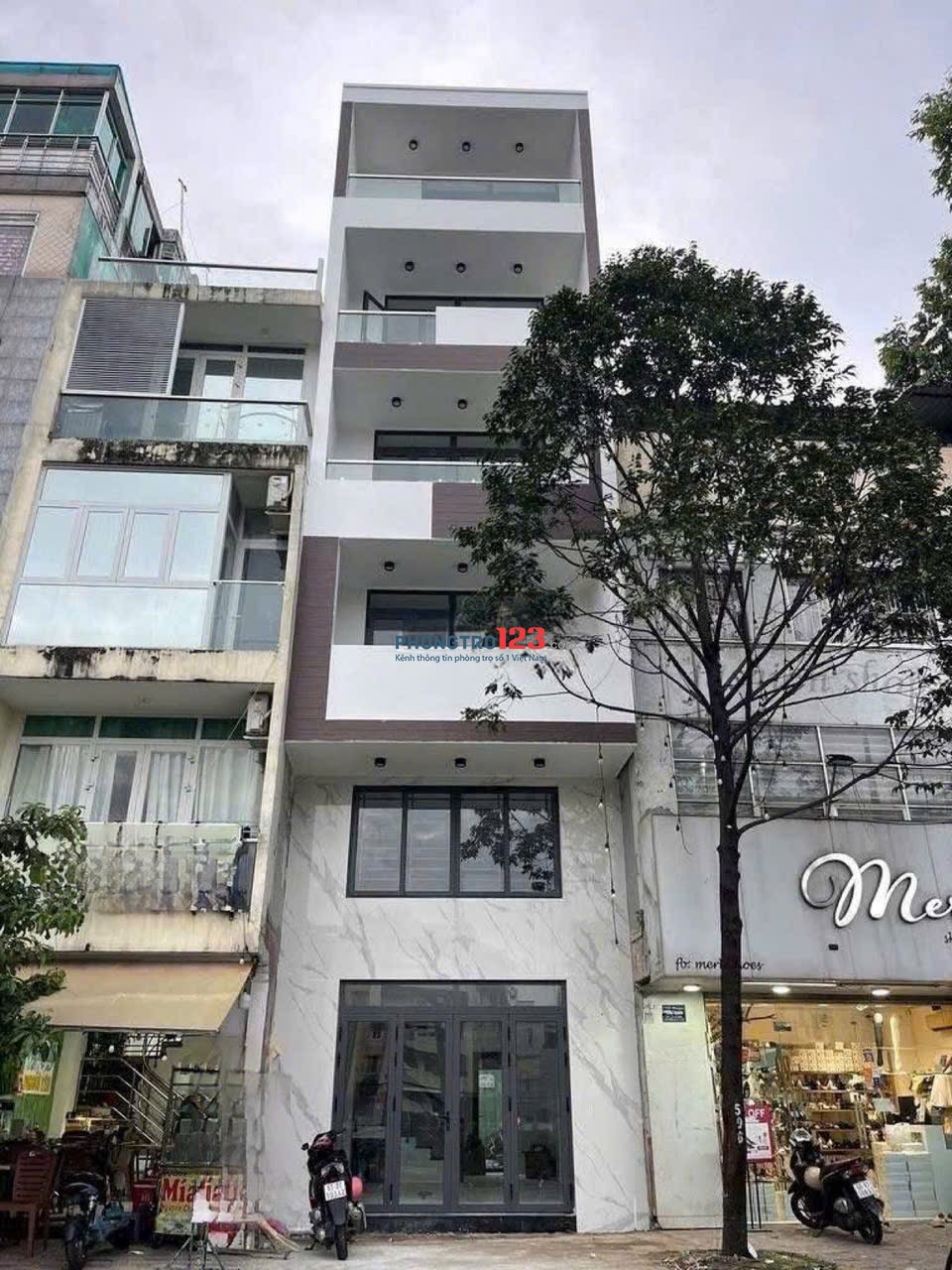 Cho thuê nhà mặt tiền đường Trường Sa Quận 3, DT 4x10m 5PN 5WC