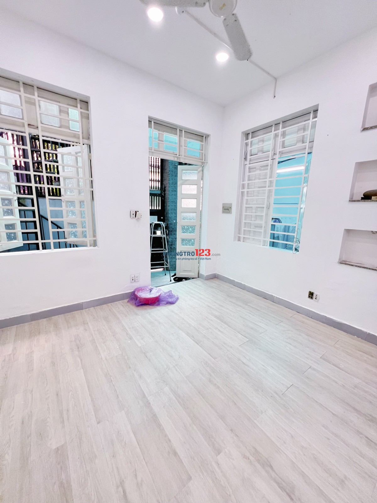 1 Phòng Ngủ tách bếp cửa sổ lớn ngay Trệt gần ĐH Văn Hiến