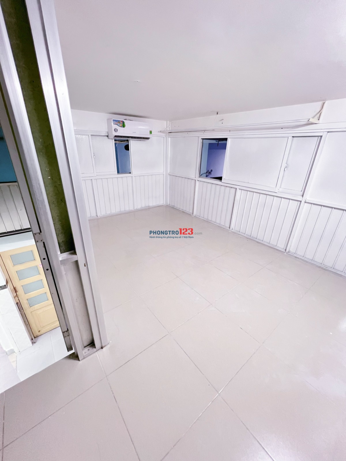 1 Phòng Ngủ tách bếp cửa sổ lớn ngay Trệt gần ĐH Văn Hiến