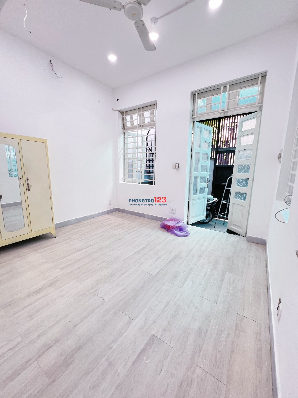 1 Phòng Ngủ tách bếp cửa sổ lớn ngay Trệt gần ĐH Văn Hiến