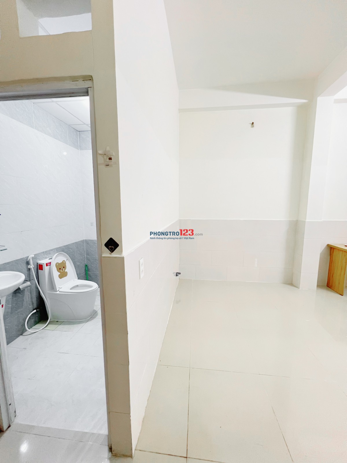 Phòng tách bếp dưới cầu Hoàng Hoa Thám Tân Bình