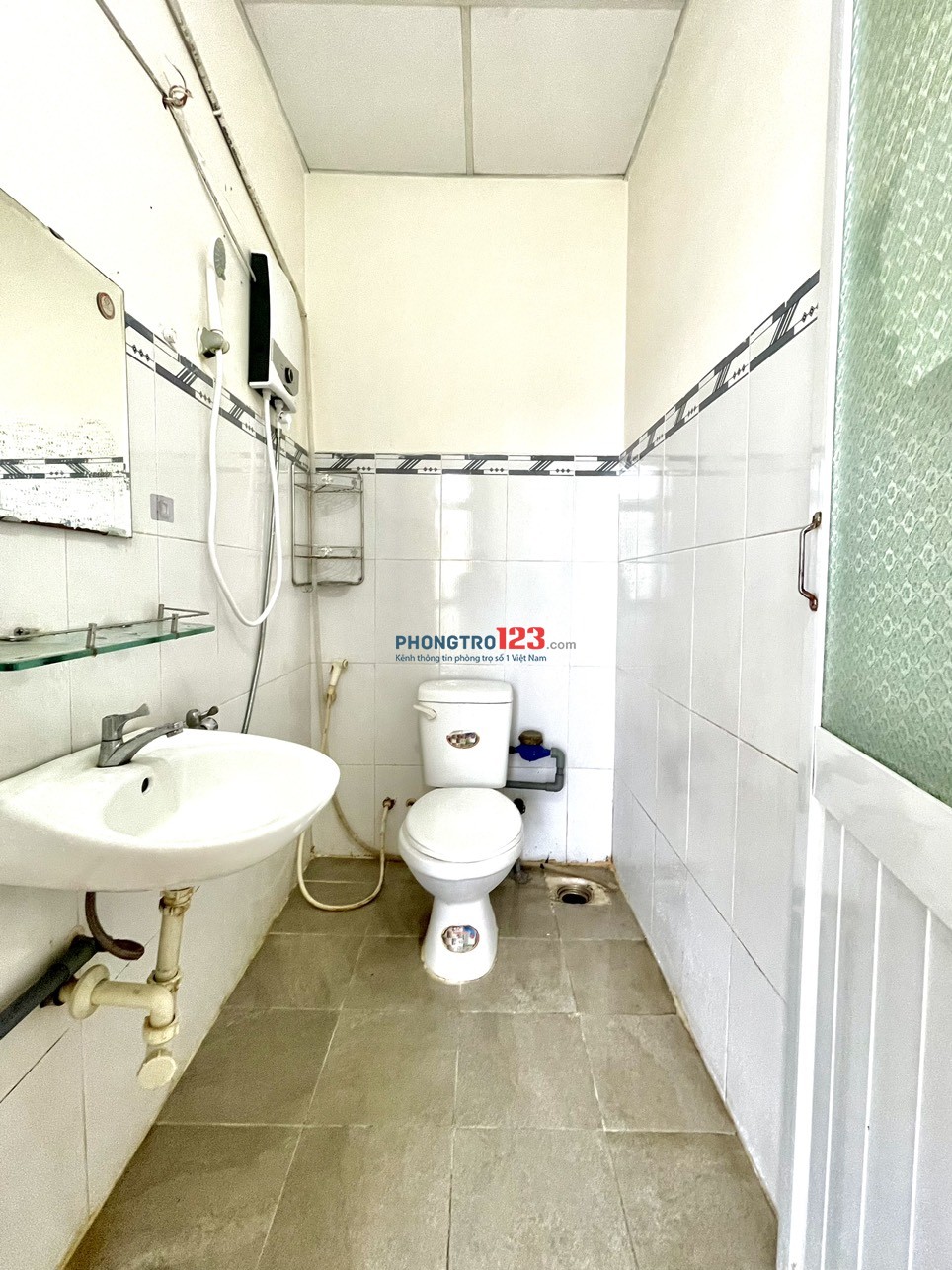 NGAY NGÃ 4 HÀNG XANH, ĐH HUTECH PHÒNG BAN CÔNG 30m2 FULL TIỆN NGHI