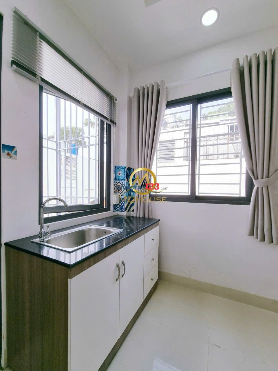 Cho thuê CHDV Studio Full nội thất Đg Tôn Thất Tùng. Bếp xa giường. Có cửa sổ thoáng. Sạch sẽ 6.3tr