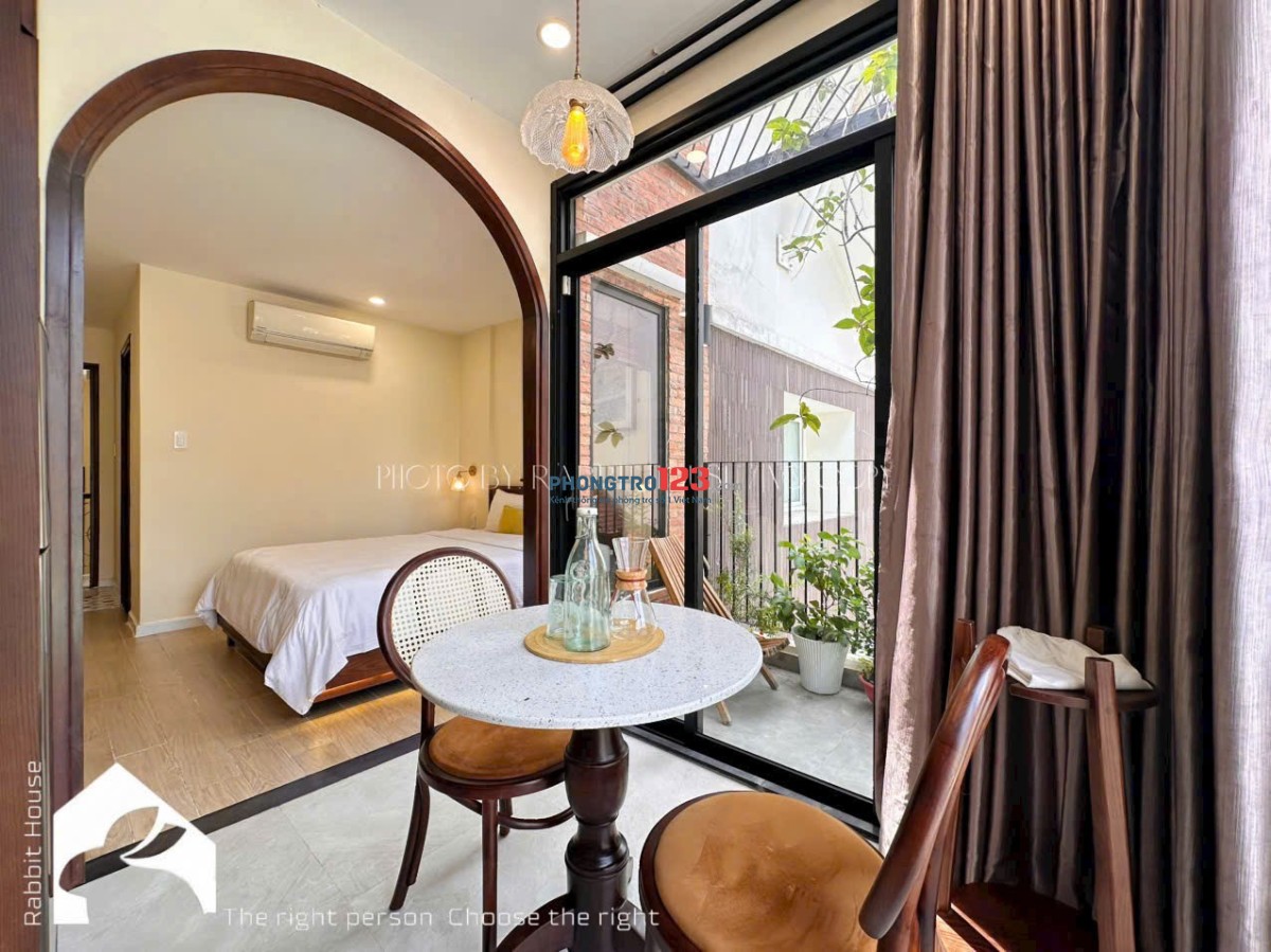 STUDIO TÁCH BẾP - 35M2 - NGAY TRUNG TÂM QUẬN 1 - FULL NỘI THẤT, CÓ BAN CÔNG - CHỈ CẦN DỌN VÀO Ở